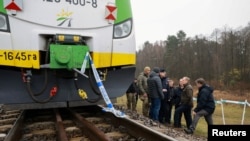 Урадавая дэлегацыя Польшчы на месцы падрыву чыгуначных каляінаў