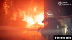 Через російську атаку виникла пожежа, яку рятувальники ліквідували. Фото архівне 