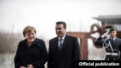 Makedonski premijer Zoran Zaev sa njemačkom kancelarkom Angelom Merkel.