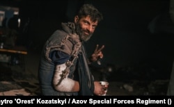 Михайло Діанов, старший сержант 36-ї бригади на території заводу «Азовсталь» у Маріуполі. Фото від 10 травня 2022 року. Він теж повернувся з полону 21 вересня