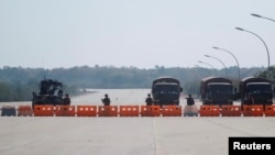 Մյանմայի զինվորականները փակել են դեպի խորհրդարան տանող ճանապարհը, Նայպիդո, 1 փետրվարի, 2021թ.