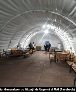 Намет, облаштований службою цивільного захисту Молдови та УВКБ ООН у Паланці