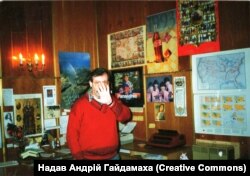 Очільник Київського бюро Радіо Свобода Андрій Гайдамаха у момент, коли він не хотів, щоб його фотографували