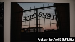 Kapija nekadašnjeg logora Trnopolje