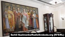 Ікона в резиденції глави ПЦУ в Києві, на якій зображені (зліва направо): Великі князі Київські Володимир і Ярослав Мудрий, митрополит Київський і всієї Русі Іларіон, апостол Андрій Первозваний, митрополит Київський і всієї Русі Петро Могила, праведник Петро Калнишевський та князь Костянтин Острозький