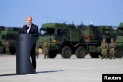 Канцлер AHU Олаф Шольц выступает во время участия в вводе в эксплуатацию системы ПВО IRIS‑T SLM на базе бундесвера в Тодендорфе,Германия, 4 сентября 2024 года