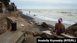 На пляжі в Миколаївці. Крим, 2019 рік