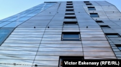 Vedere de pe „High Line” a uneia din clădirile contemporane de mare efect