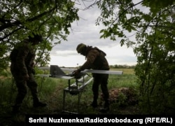 Військовослужбовці 15-ї бригади НГУ «Кара-Даг» застосовують ударні FPV-дрони Darts. Купʼянський напрямок, травень 2025