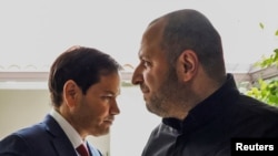 Держсекретар США Марко Рубіо (л) поруч із головою української делегації, секретарем РНБО Рустемом Умєровим, Галландейл, Флорида, США, 30 листопада 2025 року