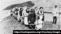 Жанчыны працуюць на полі, 1946 год