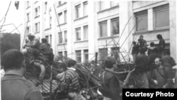 Москва під час путчу. Барикади