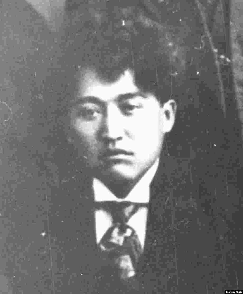 Авторы газеты "Қазақ": Магжан Жумабаев, поэт, яркий представитель казахской литературы, активист движения "Алаш".