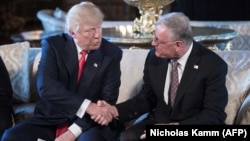 Президент США Дональд Трамп и спецпредставитель по Украине Киту Келлогг. Архивное фото