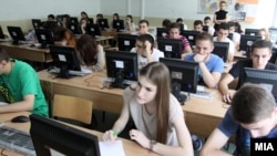 Архивска фотографија - Екстерно тестирање во скопските училишта.