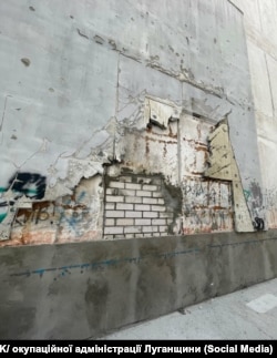 Фасад «оновленого» і зданого житлового будинку в Сіверськодонецьку із допису мешканки міста