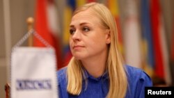 Міністерку запитали про ризики зміни настроїв Трампа, що може свідчити про його меншу прихильність до України. Найкращою відповіддю на це, вважає Еліна Валтонен, має стати зміцнення України