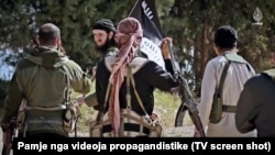 Haqifi je privukao pažnju u junu 2015. godine kada se pojavio u propagandnom videu "Islamske države" (insert iz videa)