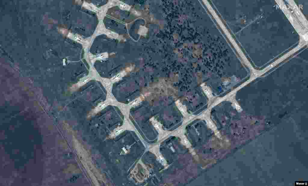 Russiýanyň gündogar Irkutsk sebitindäki Belaýa howa bazasynda "Tu-22" kysymly uçarlary.