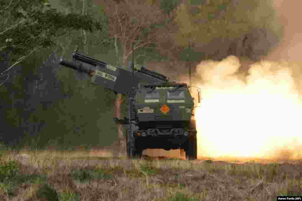 High Mobility Artillery Rocket System (HIMARS) Noul pachet de ajutoare pentru ucraineni va include rachete pentru acest sistem. Nu se pomenește vreo livrare de alte sisteme HIMARS integrale, deocamdată.&nbsp; &nbsp;