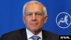 Vesli Klark, 07. april 2010.