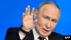 Президент России Владимир Путин проводит ежегодную итоговую пресс-конференцию в Москве, 19 декабря 2025 года. (Фото: Александр Неменов / AFP)