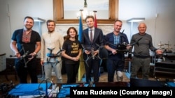 Міністр оборони Нідерландів Рубен Брекельманс під час воркшопу зі складання дронів