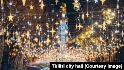 В мэрии Тбилиси ранее назвали новогодний слоган – «Город, наполненный добром»