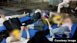 Фотография Рахат из Кыргызстана, которая вместе с тремя детьми укрывается в миграционном центре в Мексике. 