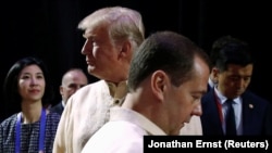 Дмитрий Медведев (на тот момент председатель правительства РФ) встречается с президентом США Дональдом Трампом на ужине саммита Ассоциации стран Юго-Восточной Азии (АСЕАН) в Маниле, Филиппины, 12 ноября 2017 года.