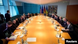 Делегації України і США під час переговорів у Берліні, Німеччина, 14 грудня 2025 року