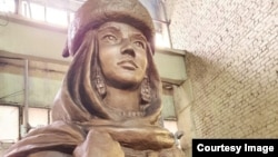 Бронзовый памятник царице Сузге, похищение которого местные власти не хотят расследовать