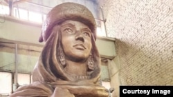 Бронзовый памятник царице Сузге, похищение которого местные власти не хотят расследовать