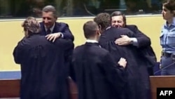 Ante Gotovina i Mladen Markač, nakon oslobađajuće presude u Hagu, 16. studeni 2012. godine