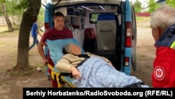 Волонтери евакуюють жительку Костянтинівки влітку 2025 року