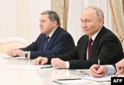 Юрий Ушаков и Владимир Путин на переговорах в Кремле со Стивеном Уиткоффом и Джаредом Кушнером, 2 декабря 2025 года