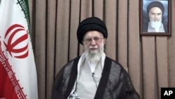 Իրանի գերագույն հոգևոր առաջնորդ այաթոլա Ալի Խամենեին հեռուստաուղերձով է հանդես գալիս, լուսանկարը նրա գրասենյակը հրապարակել է հունիսի 18-ին 