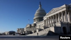 Сенатори зауважують, що одним із найпоширеніших аргументів для припинення підтримки України є те, що в країна панує корупцією