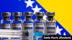Do sada je u Republiku Srpsku stiglo 42.000 vakcina Sputnik V. Drugom entitetu, Federaciji BiH, Srbija je donirala 10.000 AstraZeneca vakcina i to su za sada jedine vakcine kojima entiteti raspolažu.