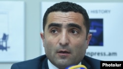 Ռոմանոս Պետրոսյան, արխիվ