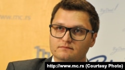 Zaokruživanje rednog broja kandidata, odnosno imena i prezimena kandidata zajedno sa rednim brojem je najčistija situacija: Raša Nedeljkov