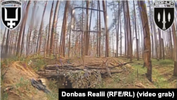 Українські оператори FPV дронів знищують бліндаж армії РФ на Лиманському напрямку