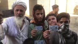 افغانان وايي د کراچۍ پولیس یې ځوروي او رشوت ورڅخه اخلي