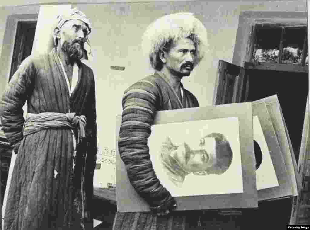 Özbekistan, 1930-ıncı yıllarnıñ ilk yarısı — Stalinge kösterilgen şahıs sevgisi peyda ola