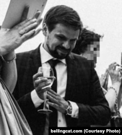 Još jedna slike koja izgleda pokazuje Anatolija Čepigu na venčanju ćerke Andreja Averjanova.