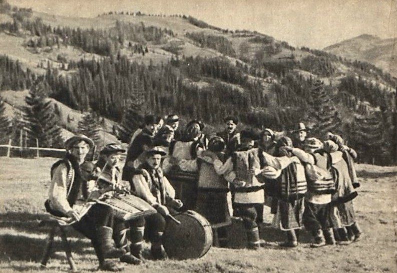 Традиційний український танок із приспівками, що поширений в Карпатах та прилеглих до них територіях – це: