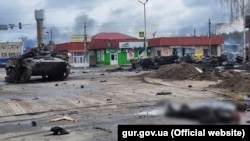 Російська БМД-4M в Гостомелі на Київщині, де 3 березня 2022 року, за повідомлення ГУР МО, було знищено 20 бойових машин російського десанту