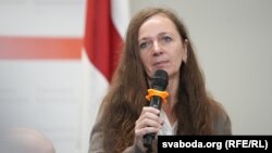 Ларыса Шчыракова. Фота на наступны дзень па вызваленьні. 