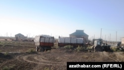 2011-nji ýylda 550 müň gektar ýere pagta ekilip, ýurdumyz boýunça her gektardan ortaça 17 sentner hasyl almak niýetlenipdir. 