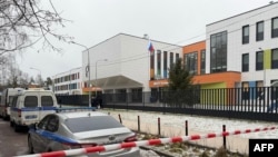 “Gorki-2” obasyndaky mekdebiň okuwçysy mekdebe pyçakly gelip, 16-njy dekabr güni irden beýleki okuwçylara hüjüm etdi.